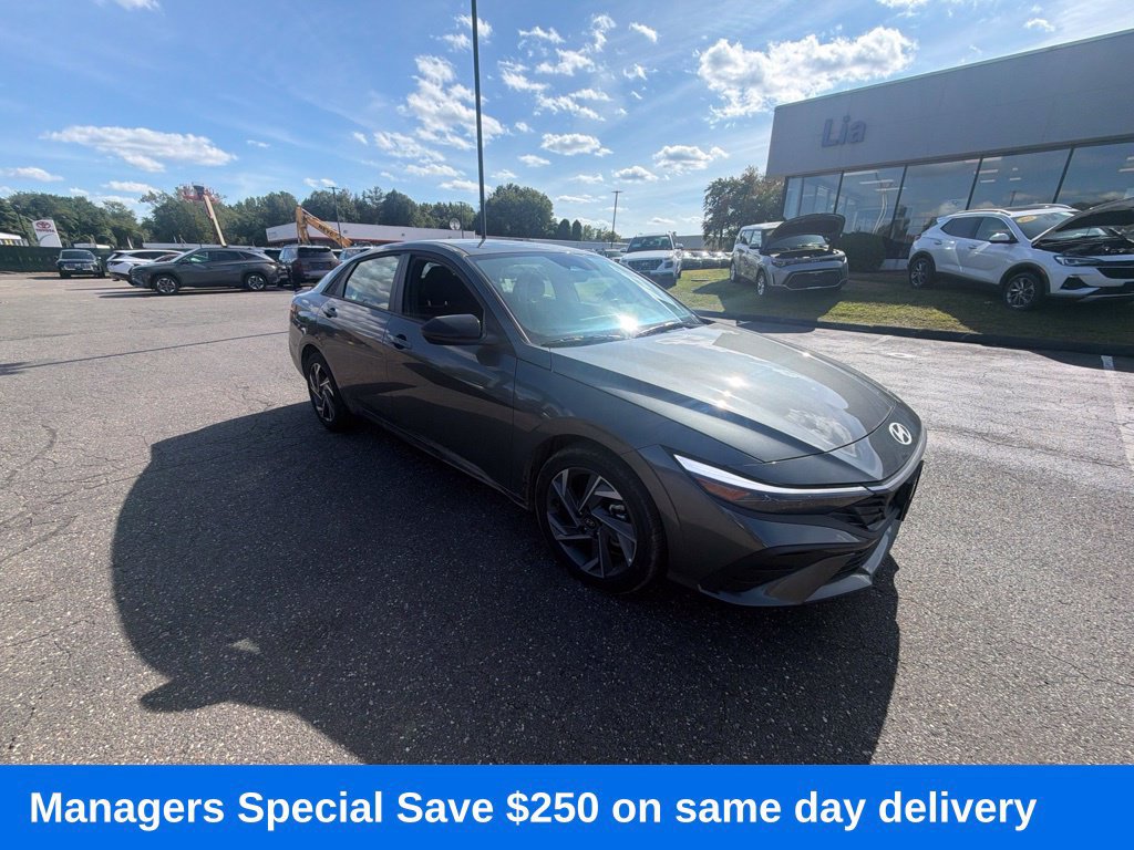 Certified 2025 Hyundai Elantra SEL w/ Cargo Package FWD image 2