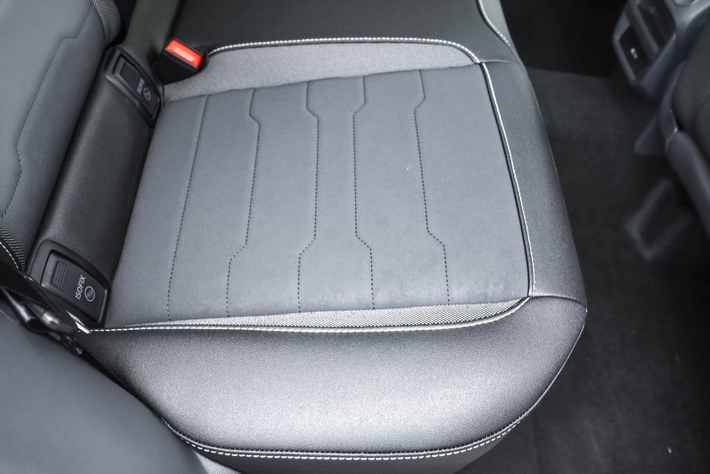 Used 2025 Volkswagen Taos SE image 30