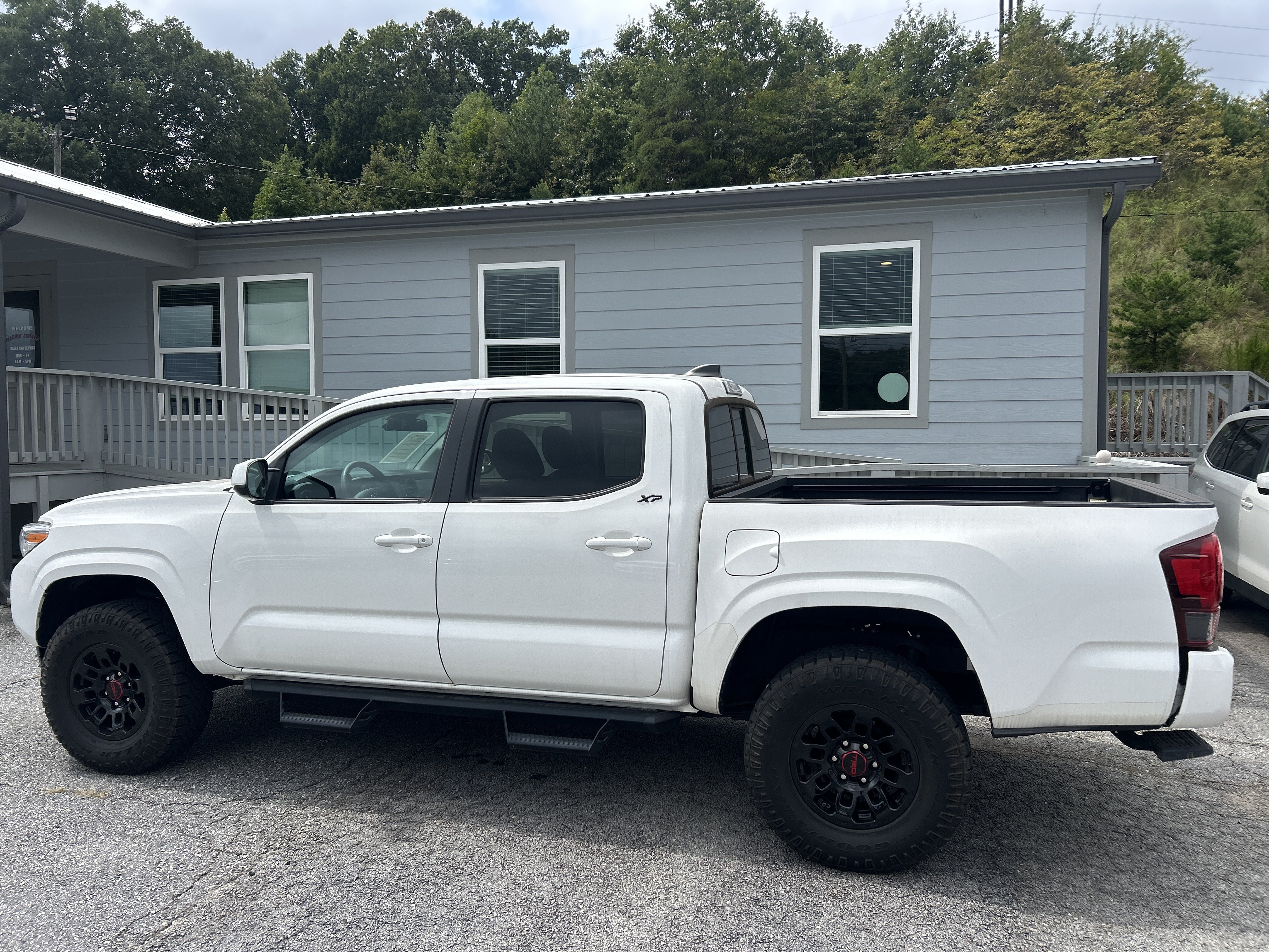 Used 2022 Toyota Tacoma SR w/ SR Convenience Package RWD image 3