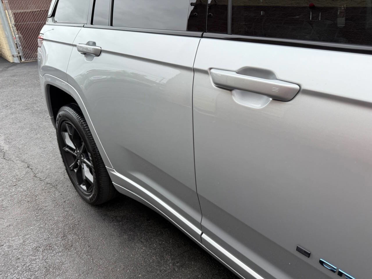 Used 2023 Jeep Grand Cherokee 30th Anniversary image 17