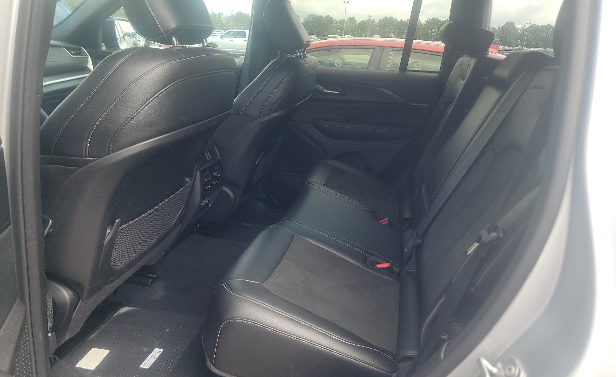 Used 2025 Jeep Grand Cherokee Altitude AWD/4WD image 10