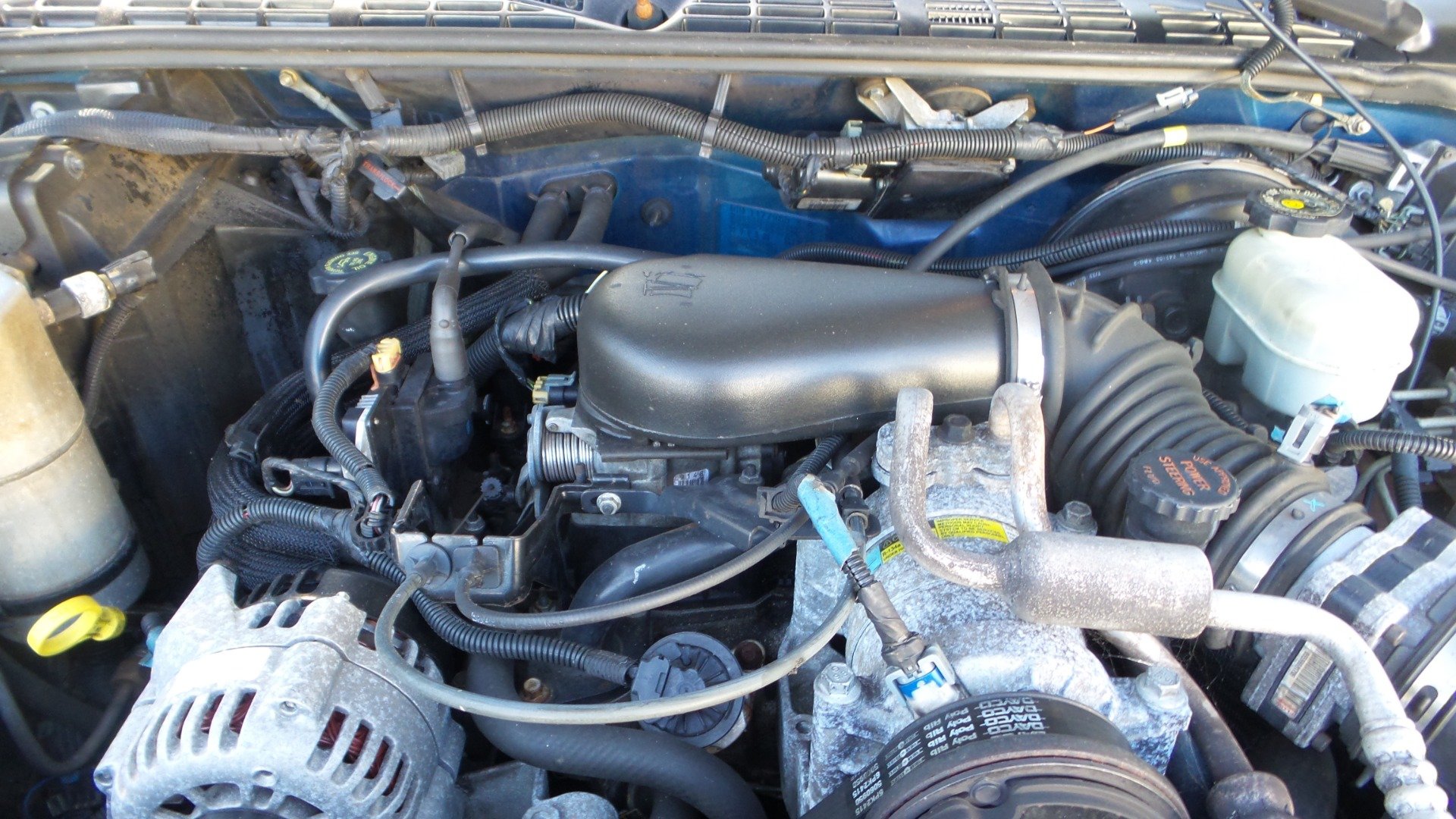 Used 2000 Chevrolet Blazer LS w/ LS Preferred Equipment Group AWD/4WD image 2