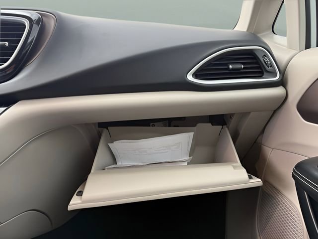 Used 2022 Chrysler Voyager LX FWD image 23
