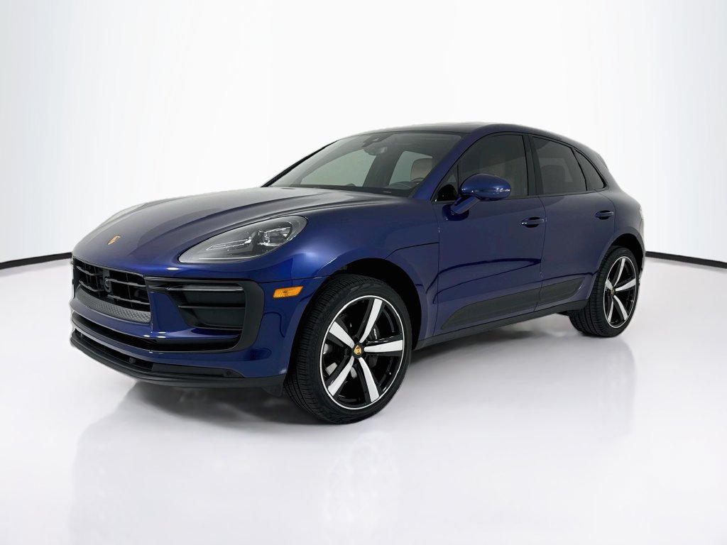 Certified 2025 Porsche Macan AWD/4WD image 1
