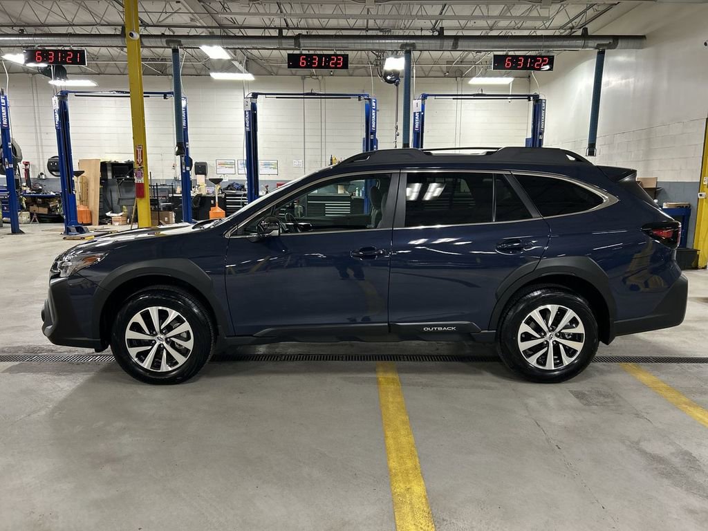 Certified 2025 Subaru Outback Premium image 5