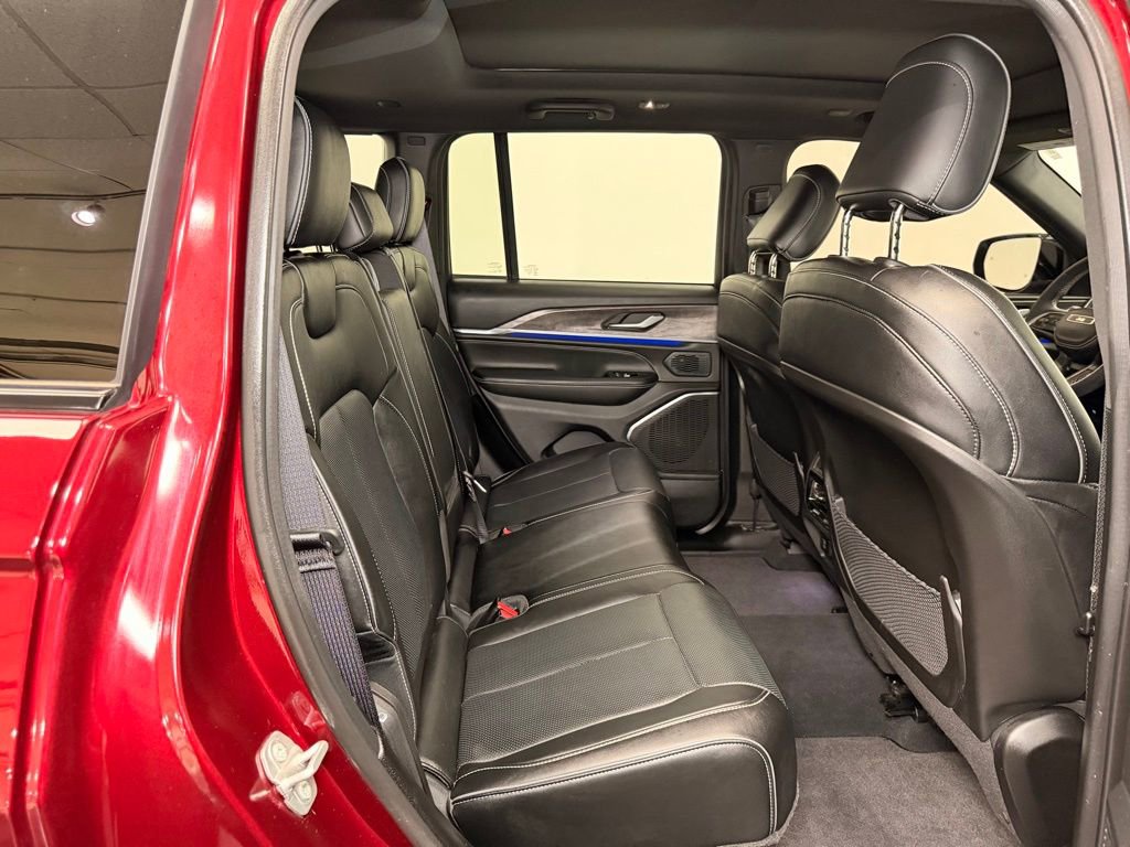 Used 2024 Jeep Grand Cherokee Overland image 10
