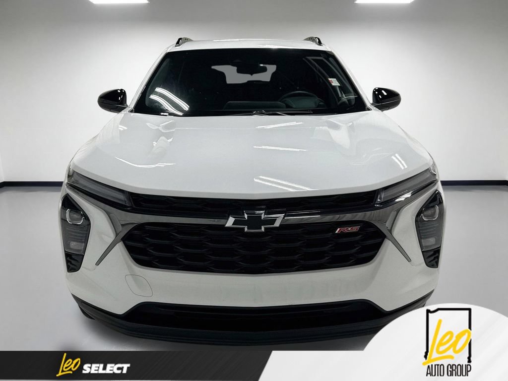 Used 2024 Chevrolet Trax RS w/ Driver Confidence Package FWD image 2