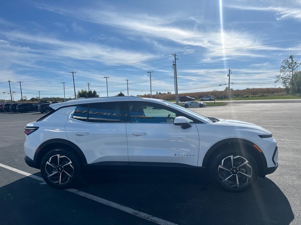 New 2026 Chevrolet Equinox EV LT image 4