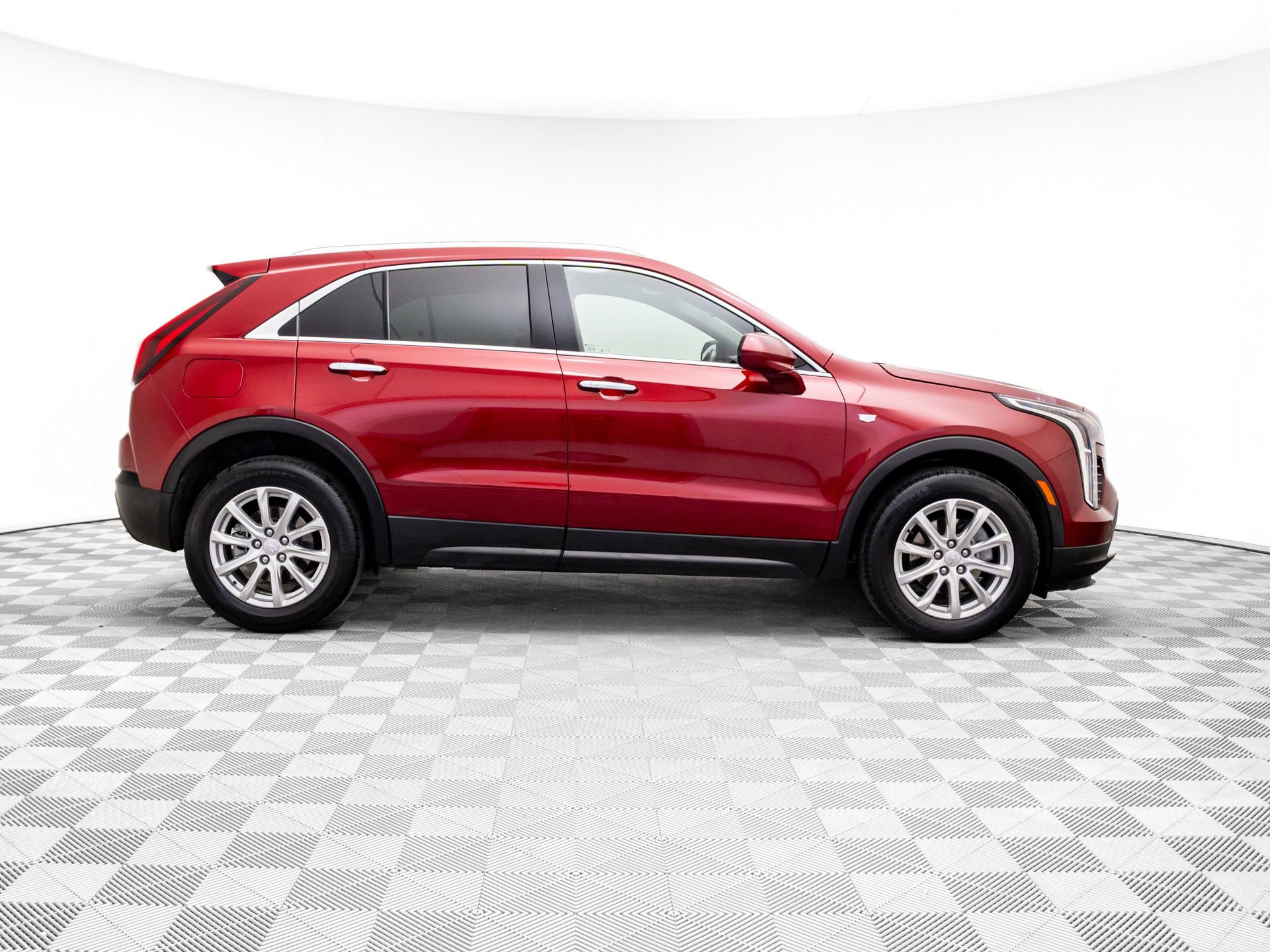 Certified 2023 Cadillac XT4 Luxury w/ Cold Weather Package image 7