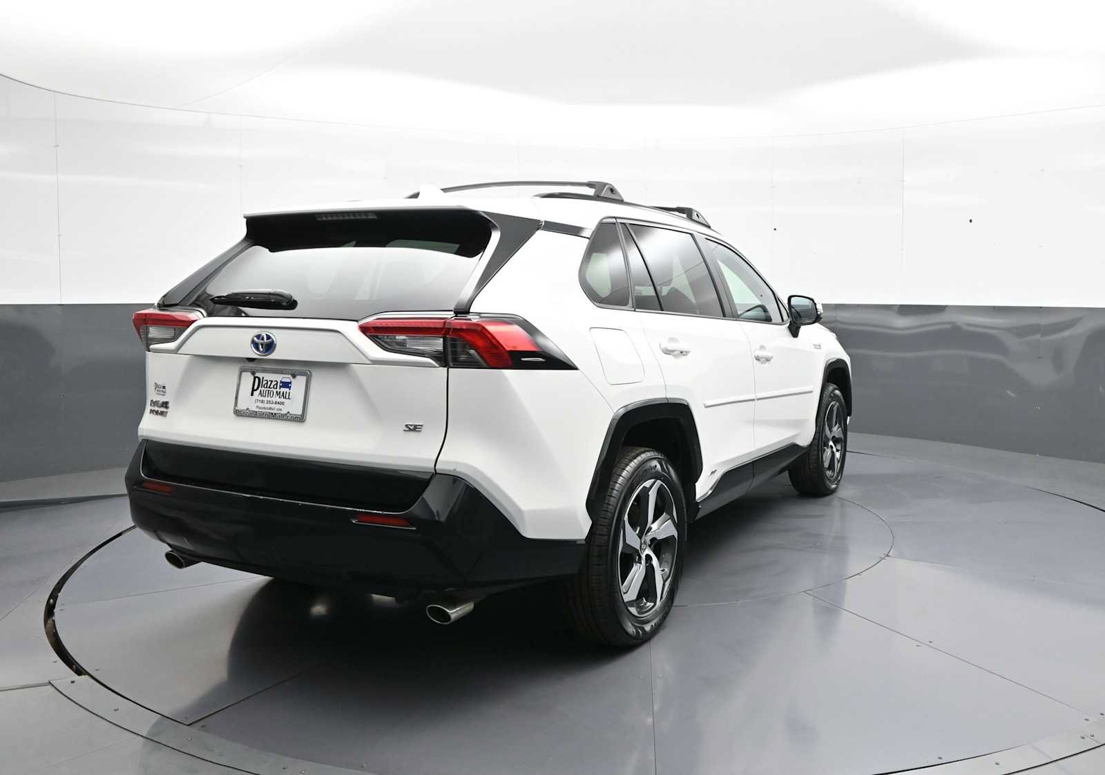 Used 2023 Toyota RAV4 SE w/ Weather & Moonroof Package AWD/4WD image 5