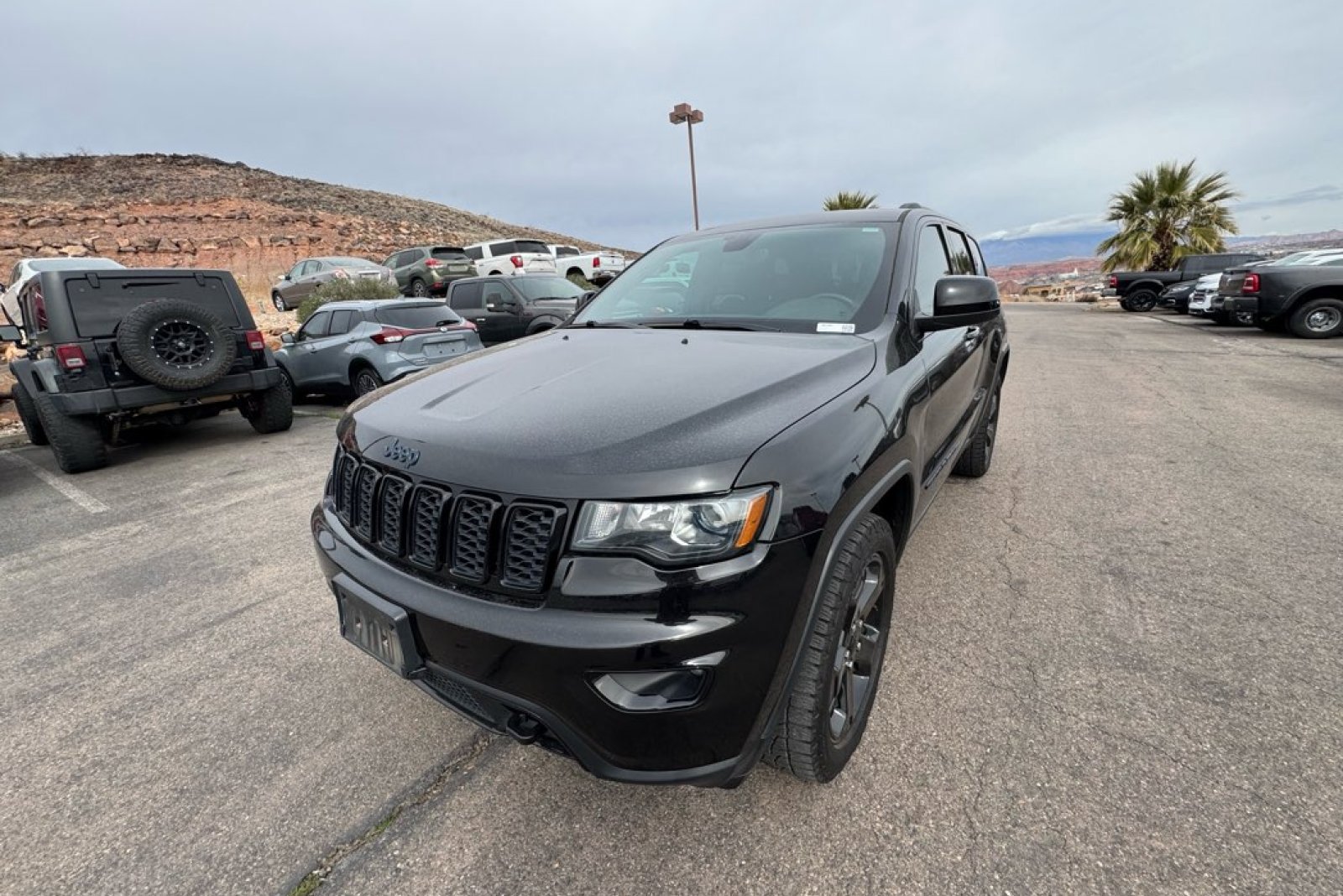 Used 2019 Jeep Grand Cherokee Laredo