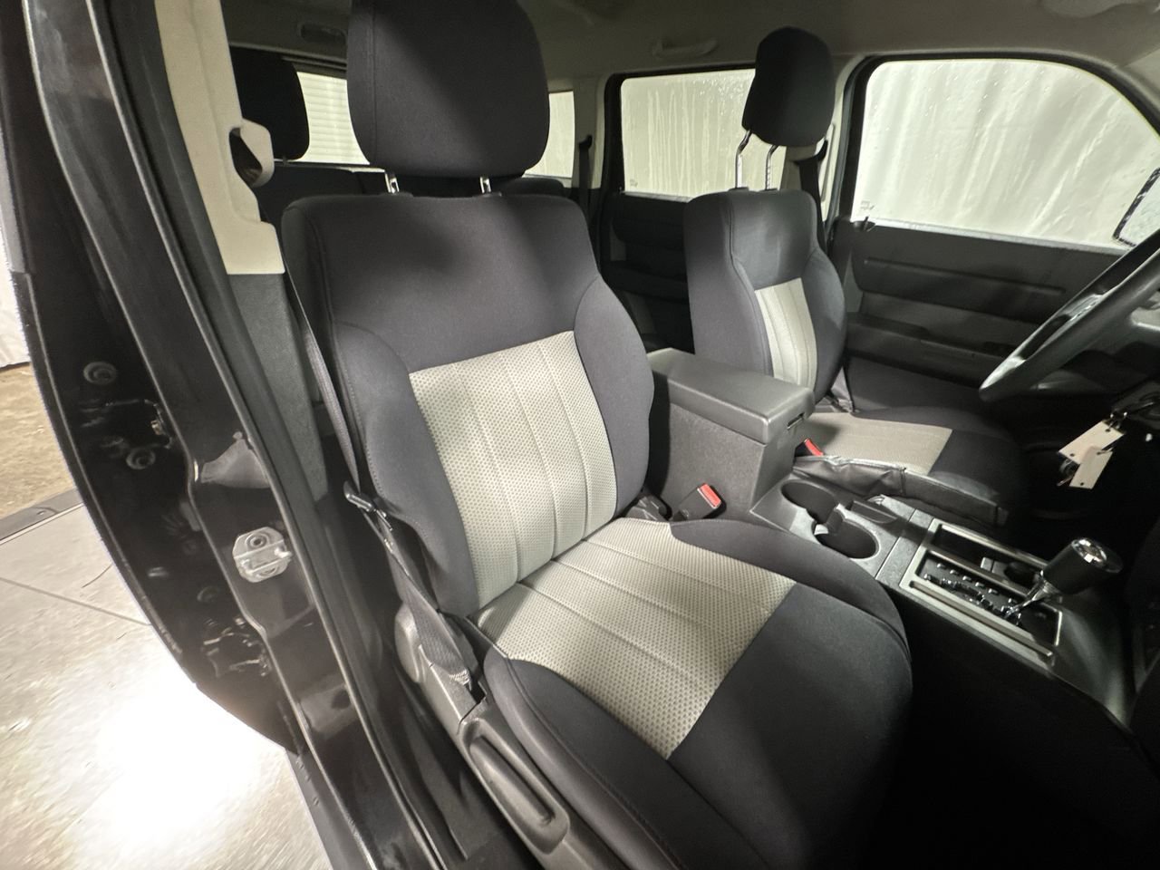 Used 2010 Dodge Nitro SE image 29