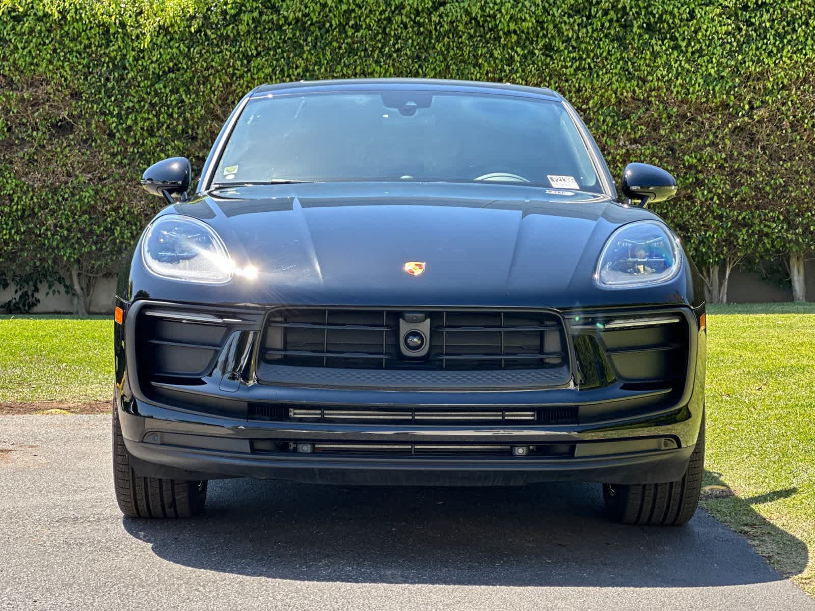 Certified 2025 Porsche Macan AWD/4WD image 11