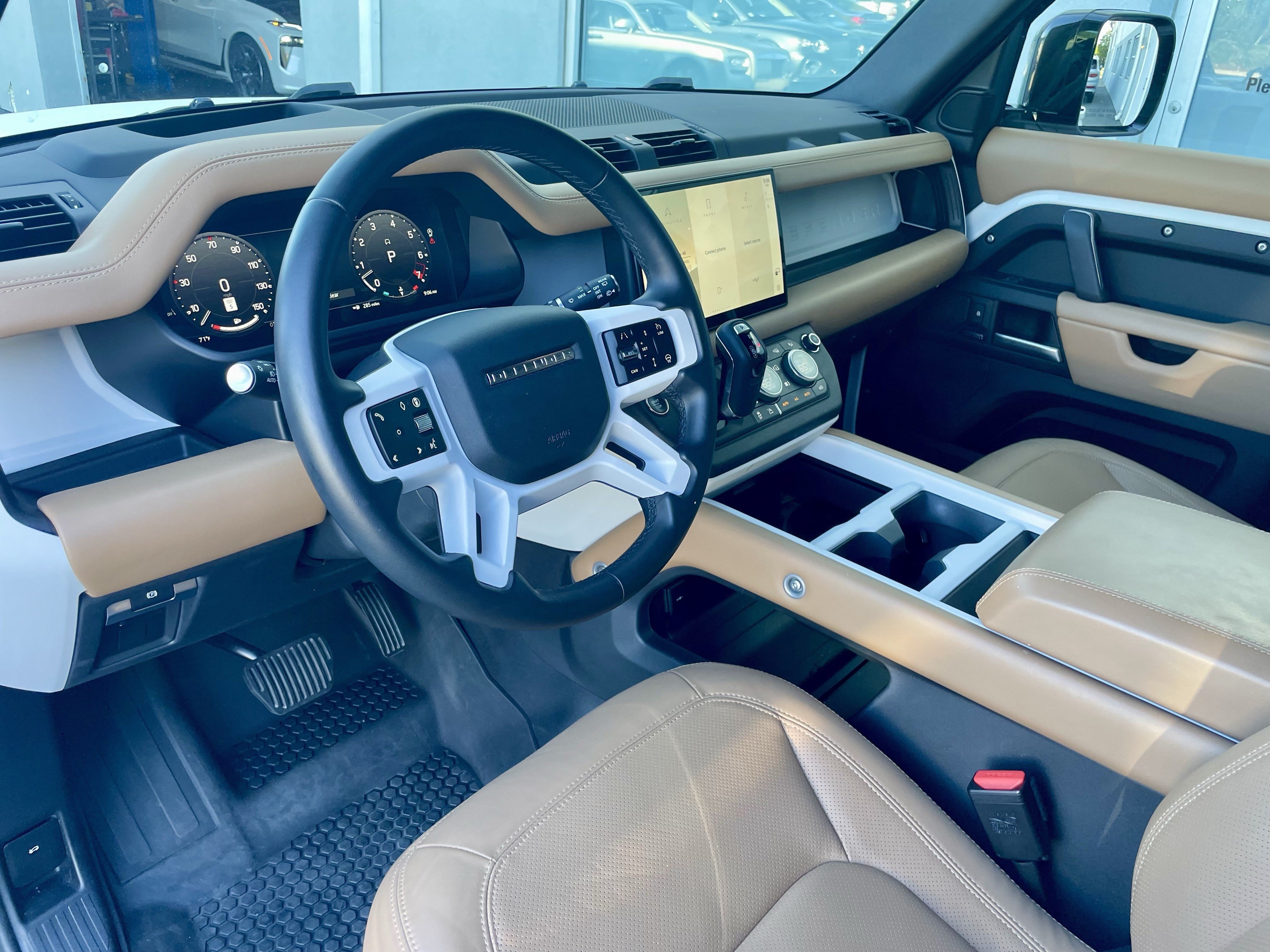 Certified 2025 Land Rover Defender 110 X-Dynamic SE AWD/4WD image 13
