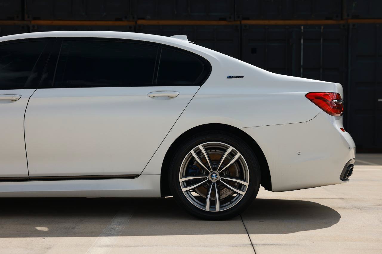 Used 2018 BMW 740e xDrive AWD/4WD image 38