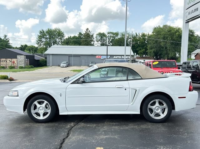 Used 2003 Ford Mustang Convertible RWD image 6