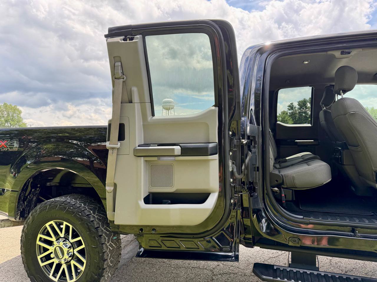 Used 2019 Ford F250 XLT w/ XLT Value Package AWD/4WD image 40
