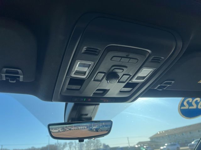 Used 2022 Chevrolet Suburban High Country image 31