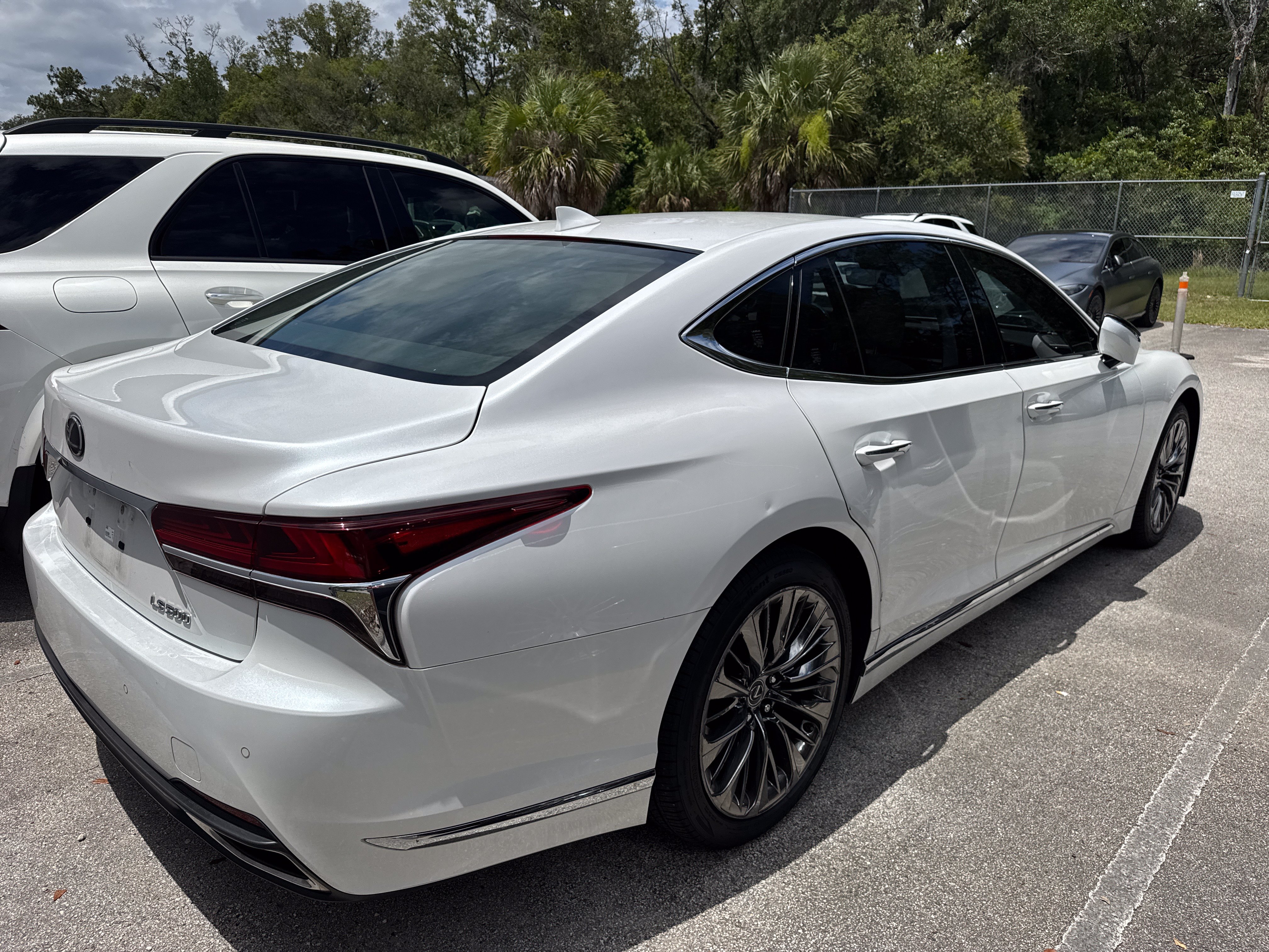 Used 2020 Lexus LS 500 w/ Accessory Package (Z1) RWD image 3