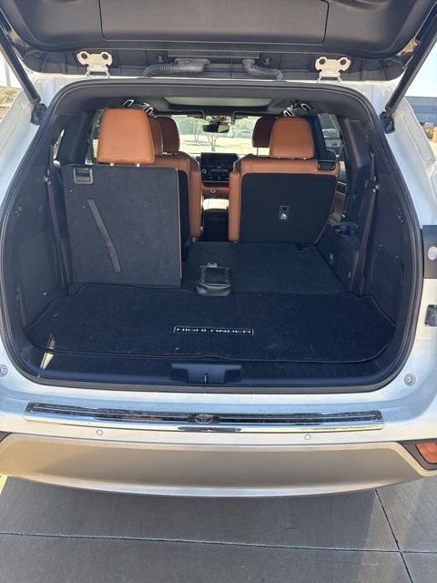Used 2020 Toyota Highlander Platinum image 3