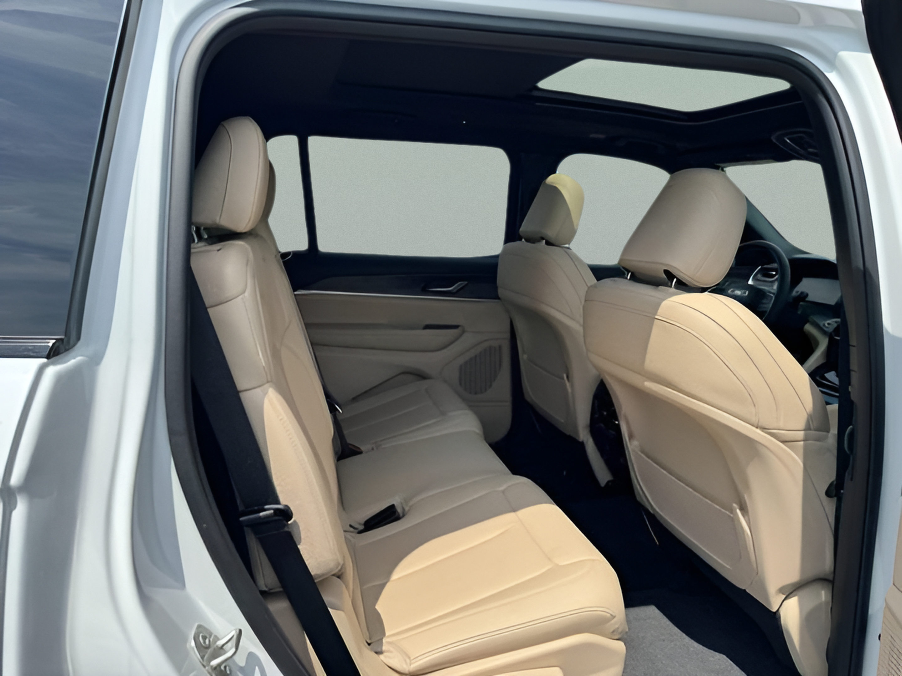 Used 2023 Jeep Grand Cherokee L Limited AWD/4WD image 11