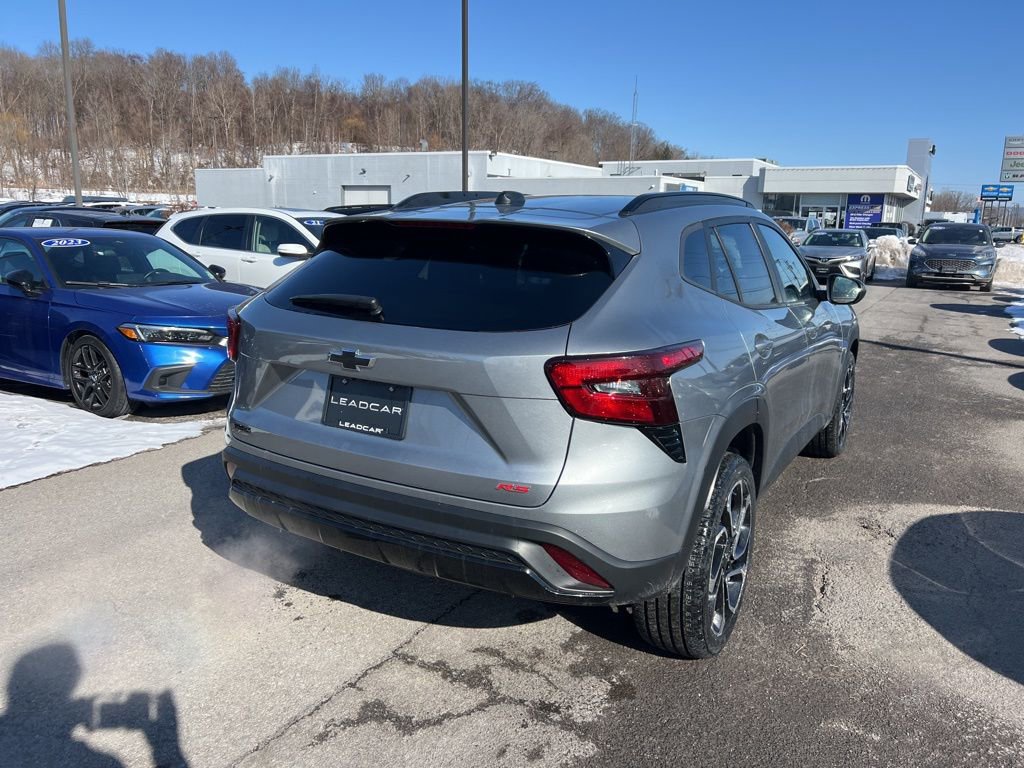 Used 2024 Chevrolet Trax RS w/ Sunroof Package image 5