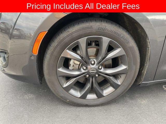 Used 2019 Chrysler Pacifica Touring-L Plus w/ Advanced Safetytec Group FWD image 2