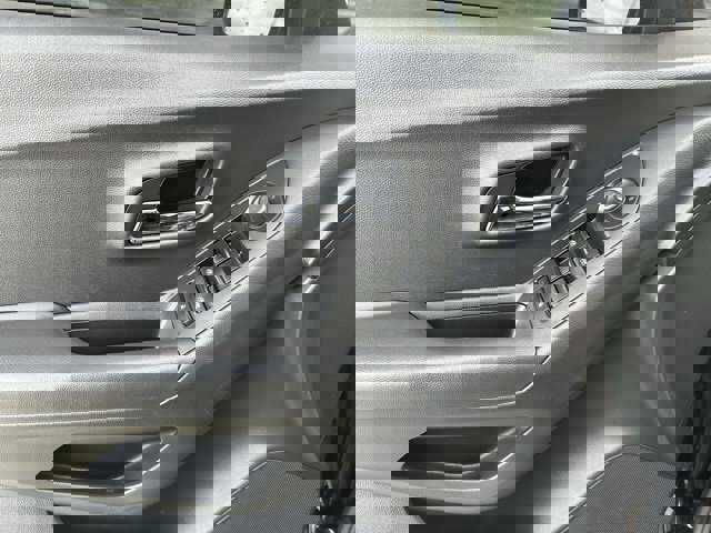 Used 2019 Chevrolet Trax LT w/ LT Convenience Package image 3