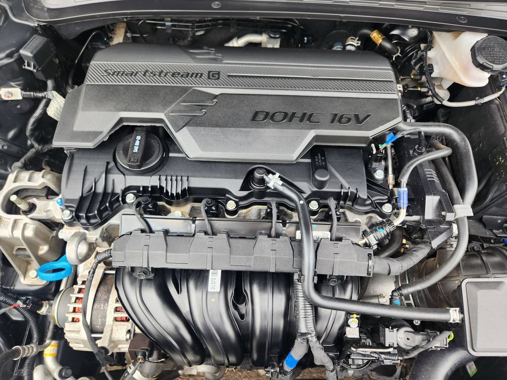 Used 2025 Hyundai Elantra Sport FWD image 29