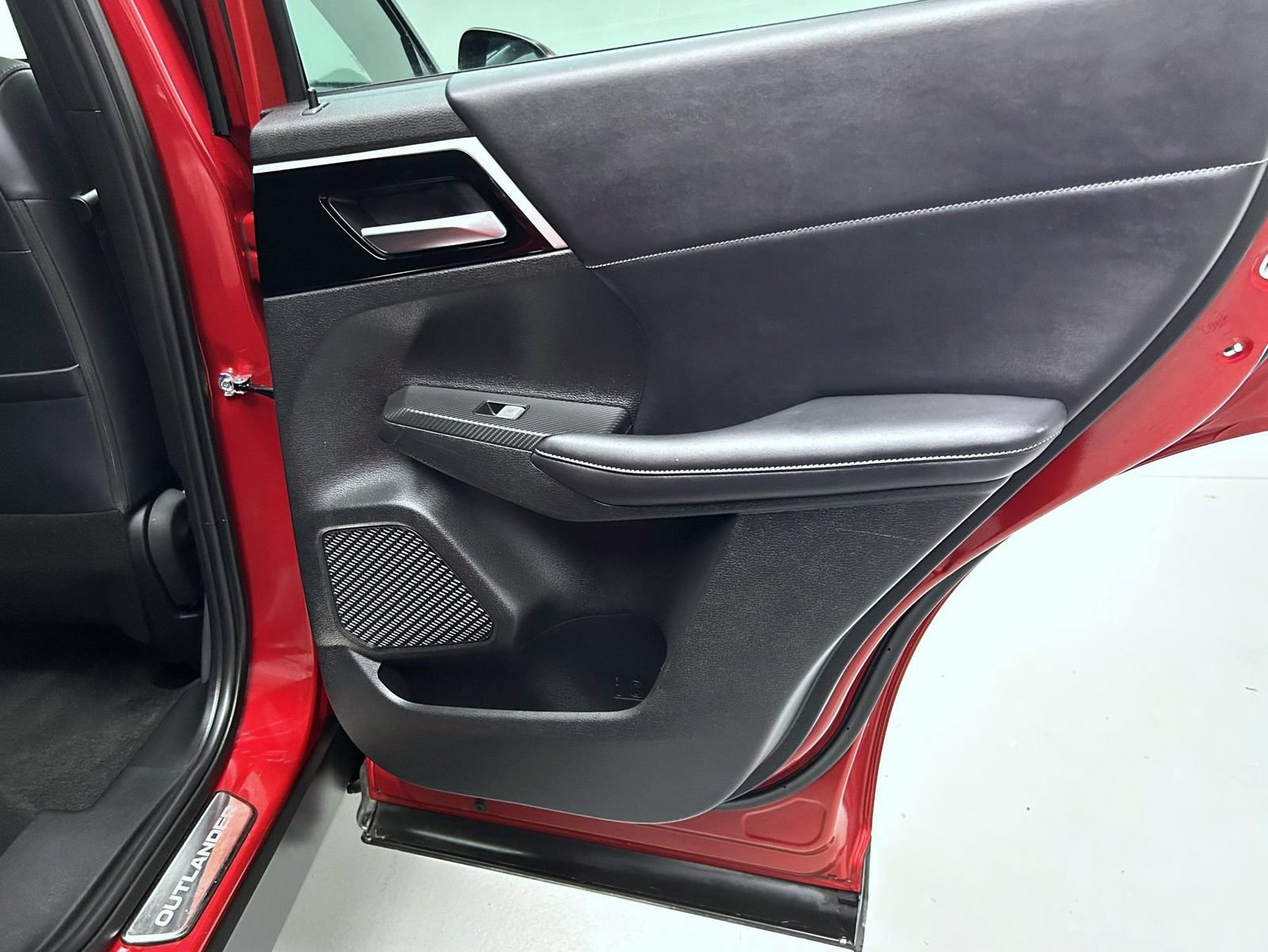 Used 2023 Mitsubishi Outlander SE AWD/4WD image 17