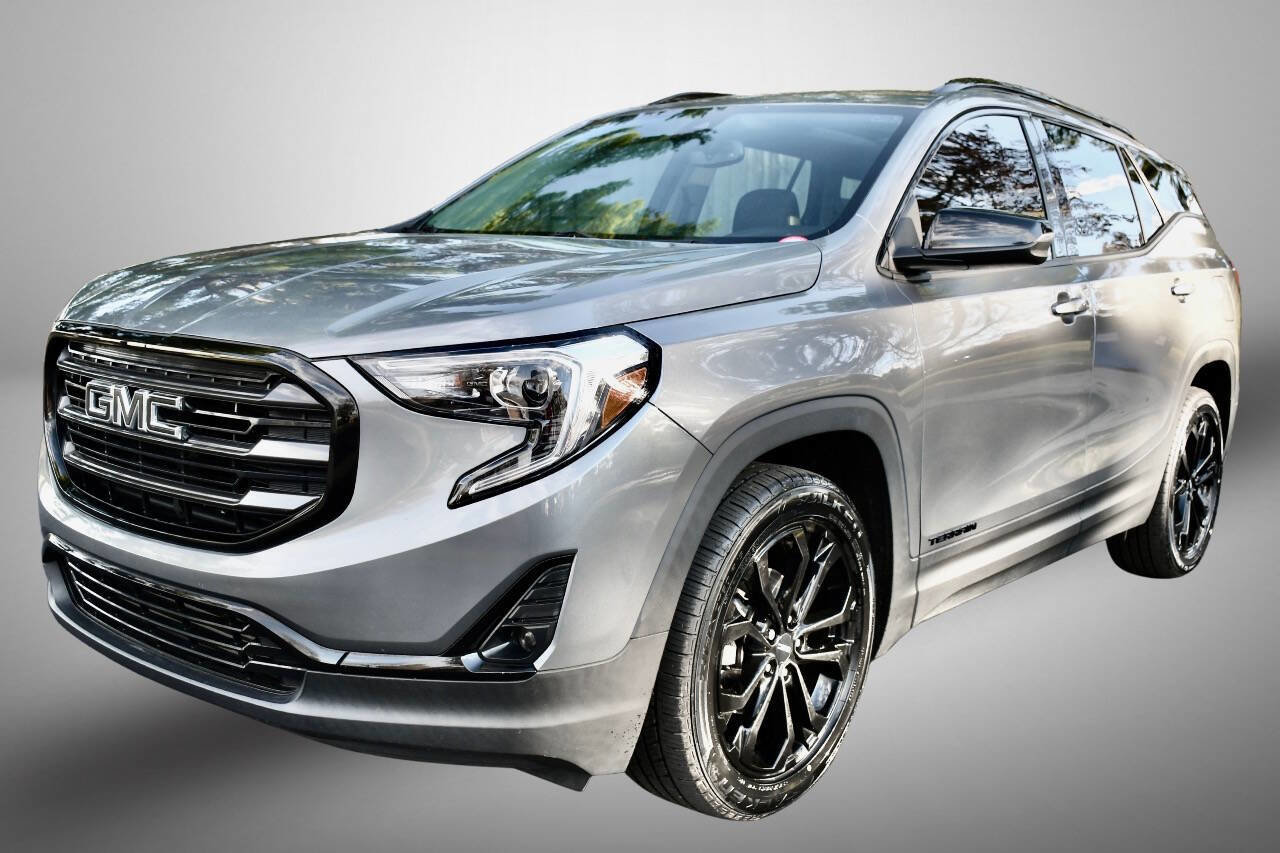 Used 2021 GMC Terrain SLT w/ Elevation Edition image 3