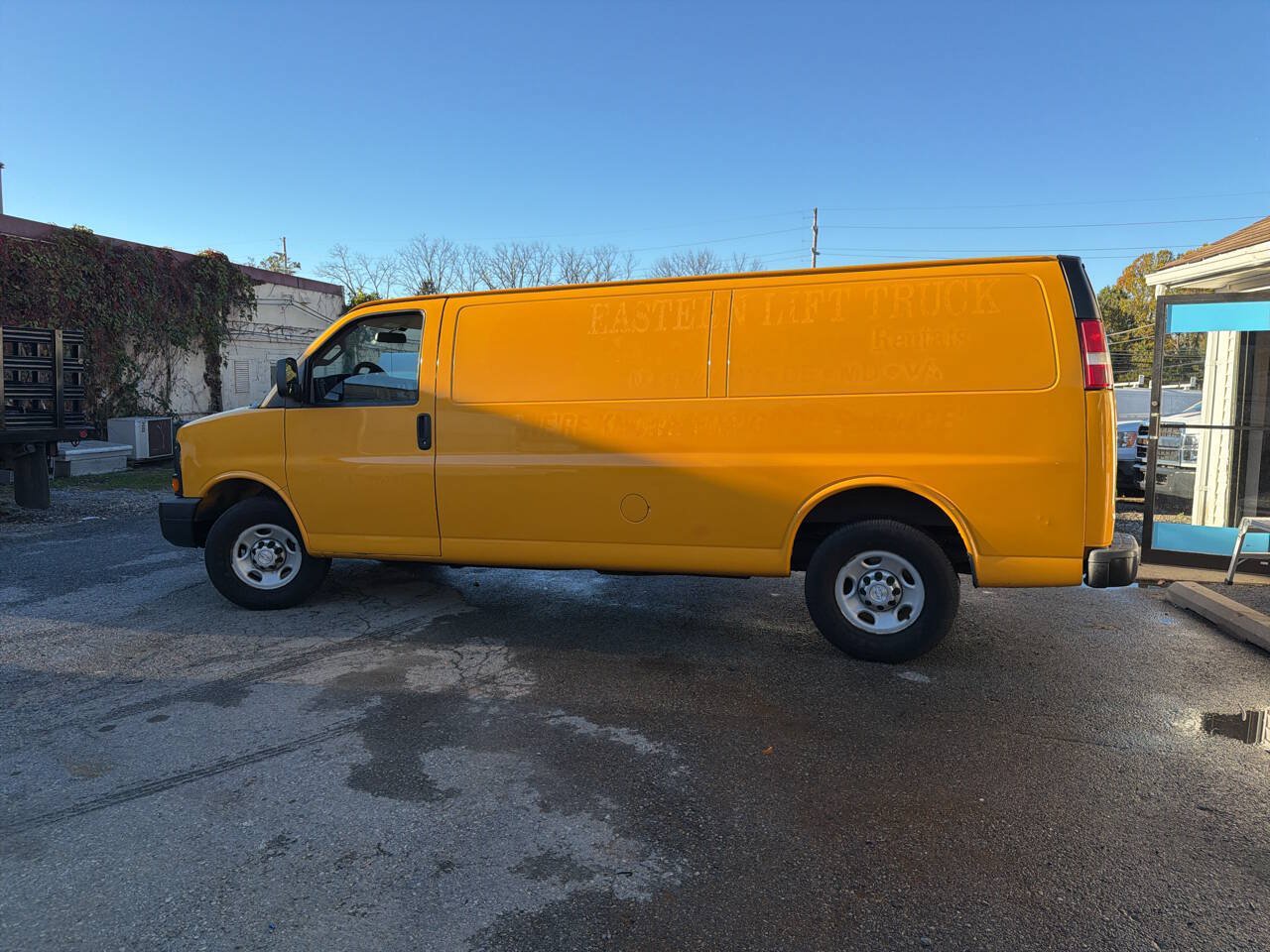 Used 2016 Chevrolet Express 2500 Extended RWD image 9