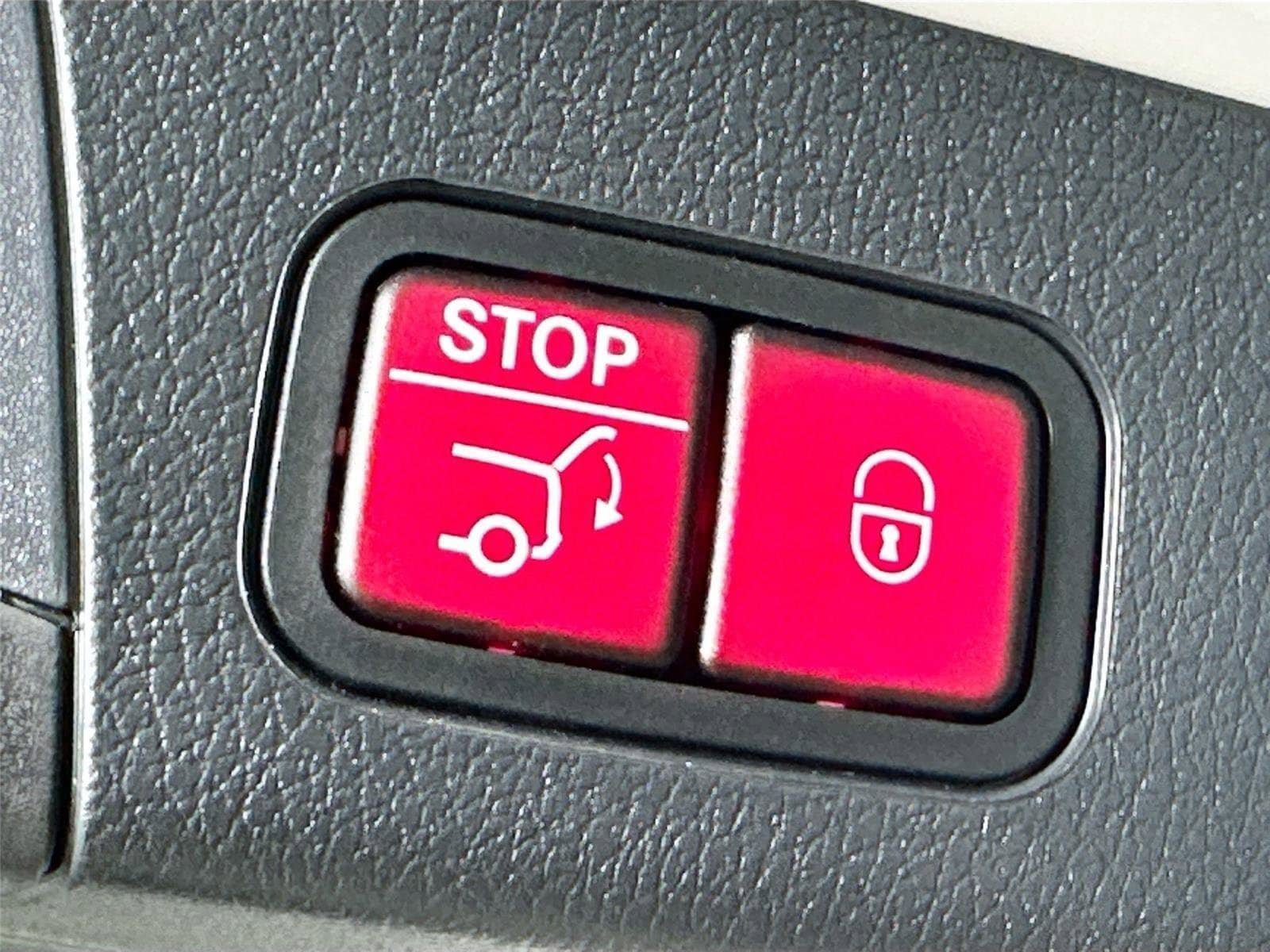 Certified 2026 Mercedes-Benz GLB 250 4MATIC image 32