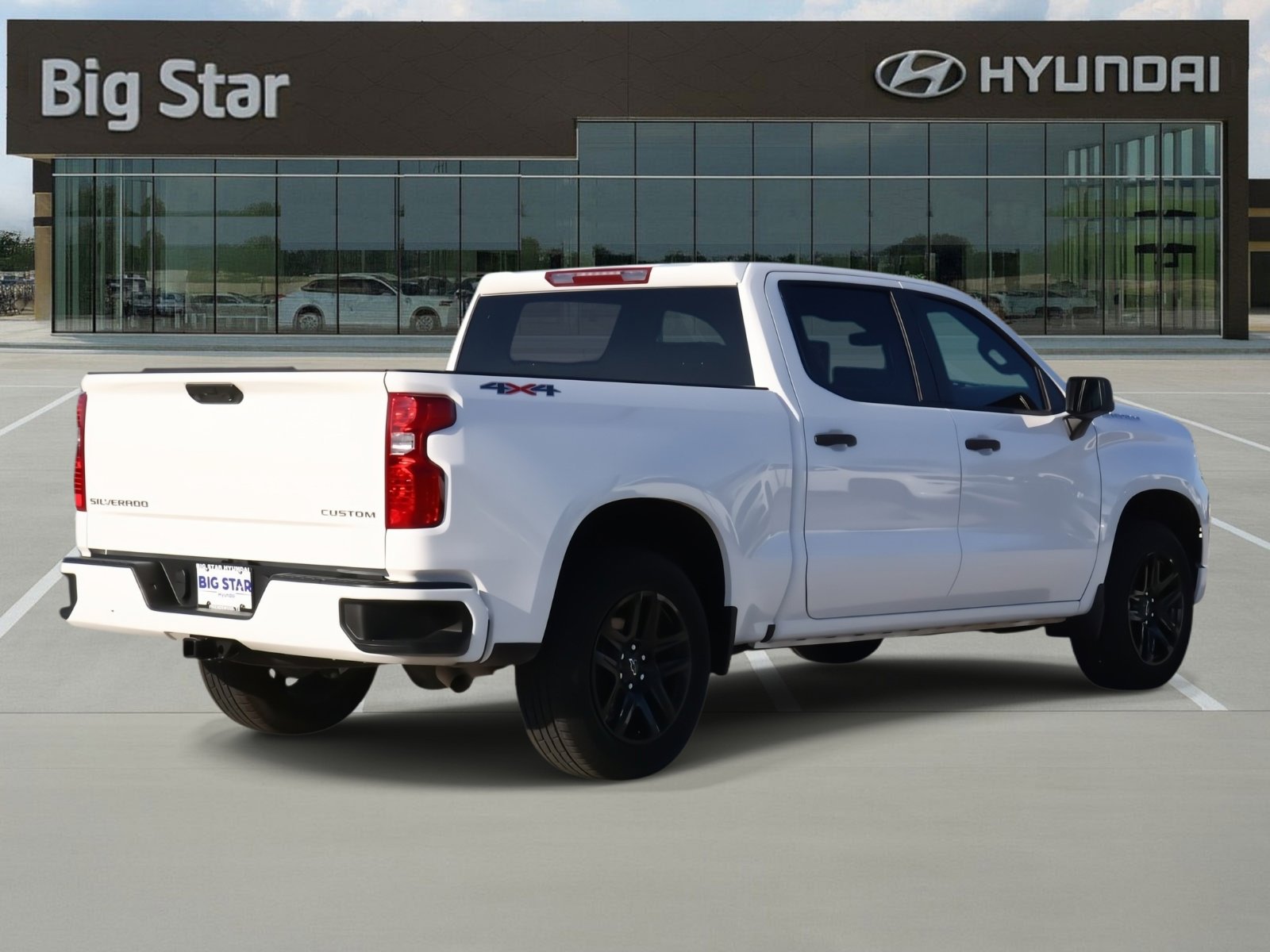 Used 2025 Chevrolet Silverado 1500 Custom image 4