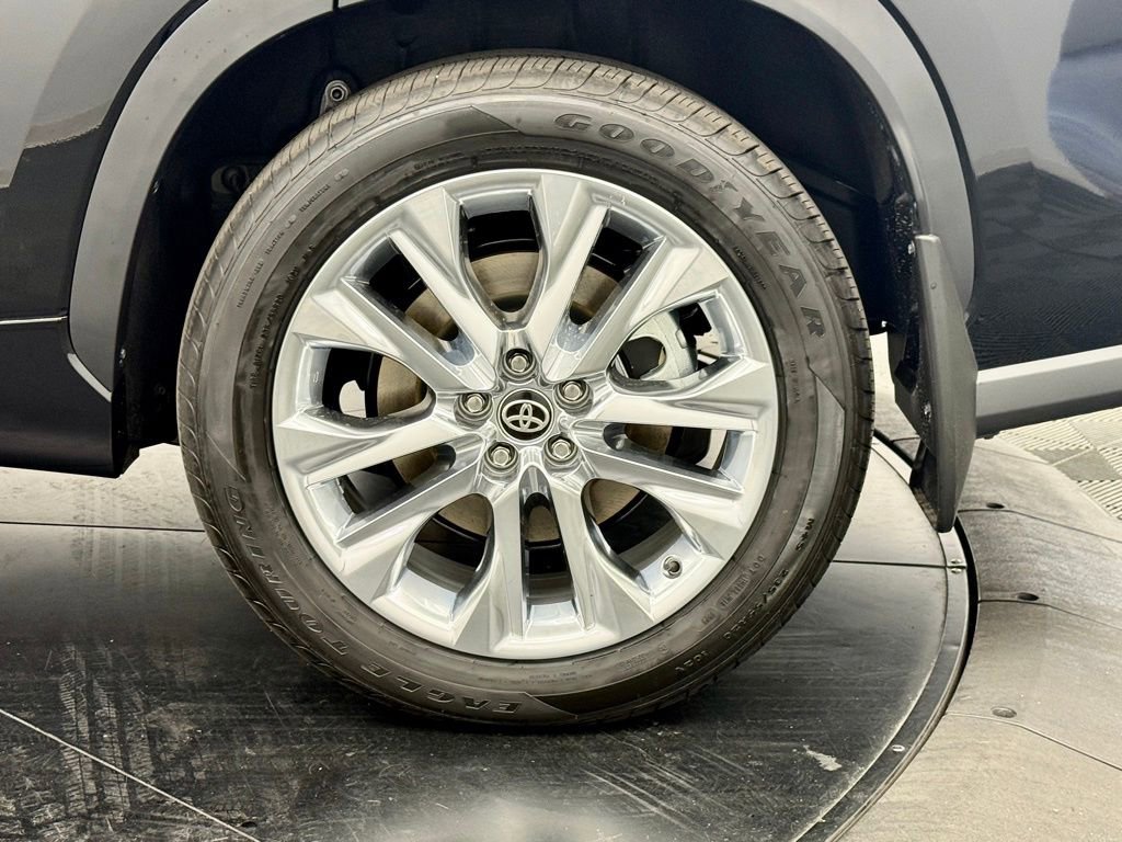 Used 2026 Toyota Highlander Limited image 14