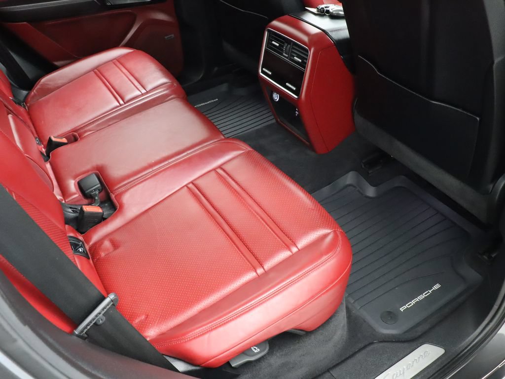Used 2023 Porsche Cayenne AWD/4WD image 39