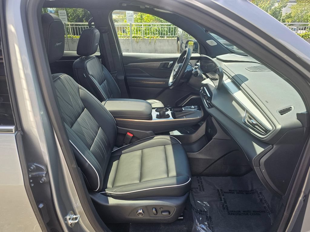 Used 2025 Buick Enclave Avenir w/ Super Cruise Package AWD/4WD image 11