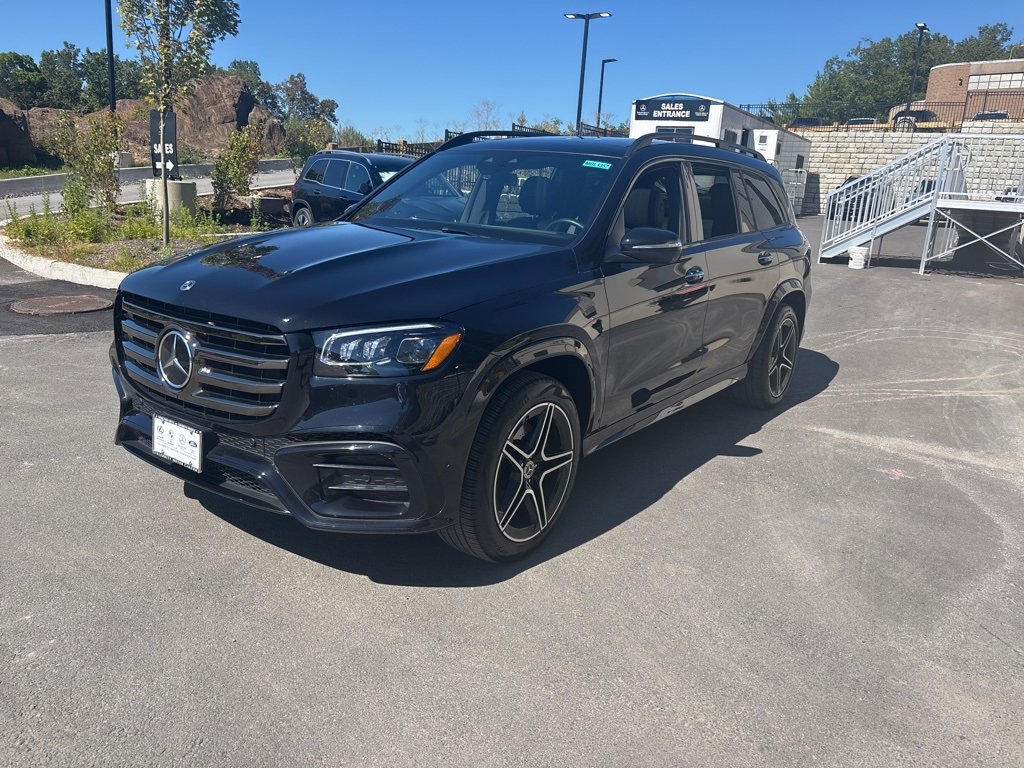 Used 2025 Mercedes-Benz GLS 450 4MATIC image 3