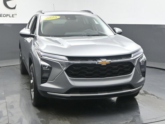 Used 2025 Chevrolet Trax LT FWD image 55