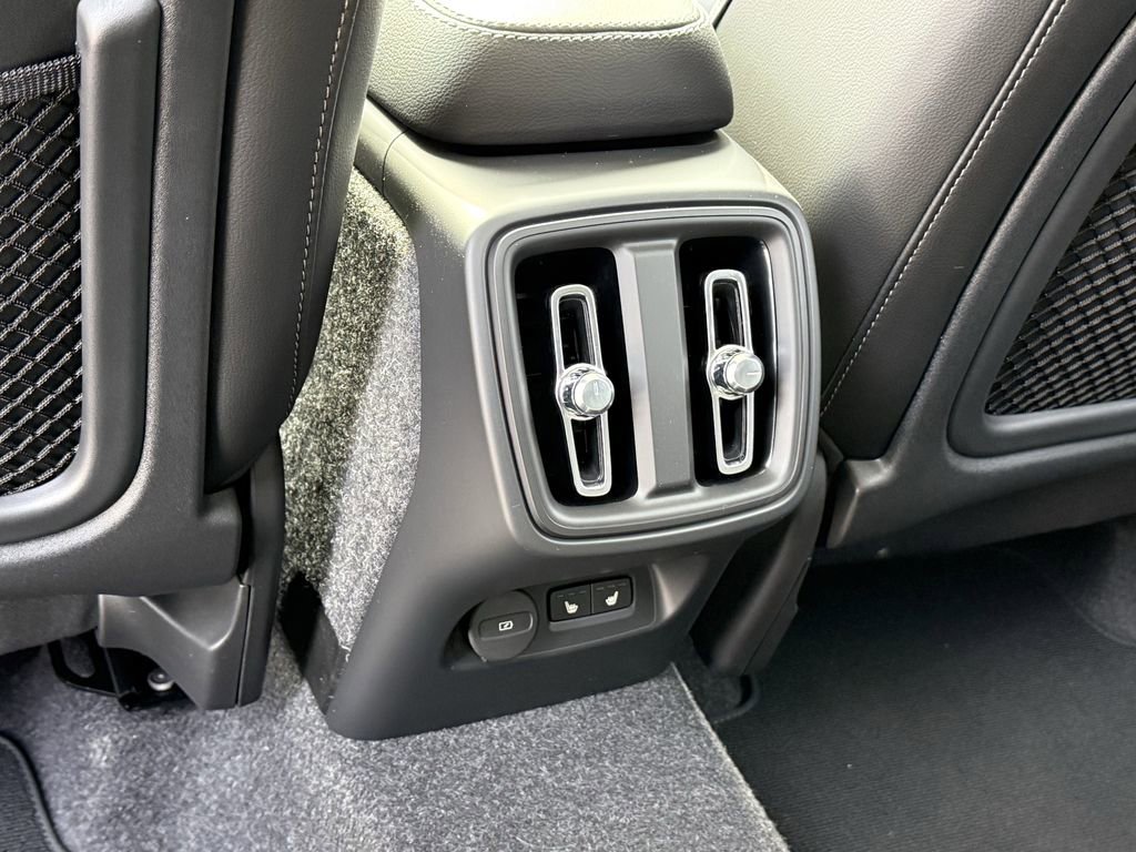 New 2025 Volvo XC40 B5 Core w/ Protection Package Premier image 9