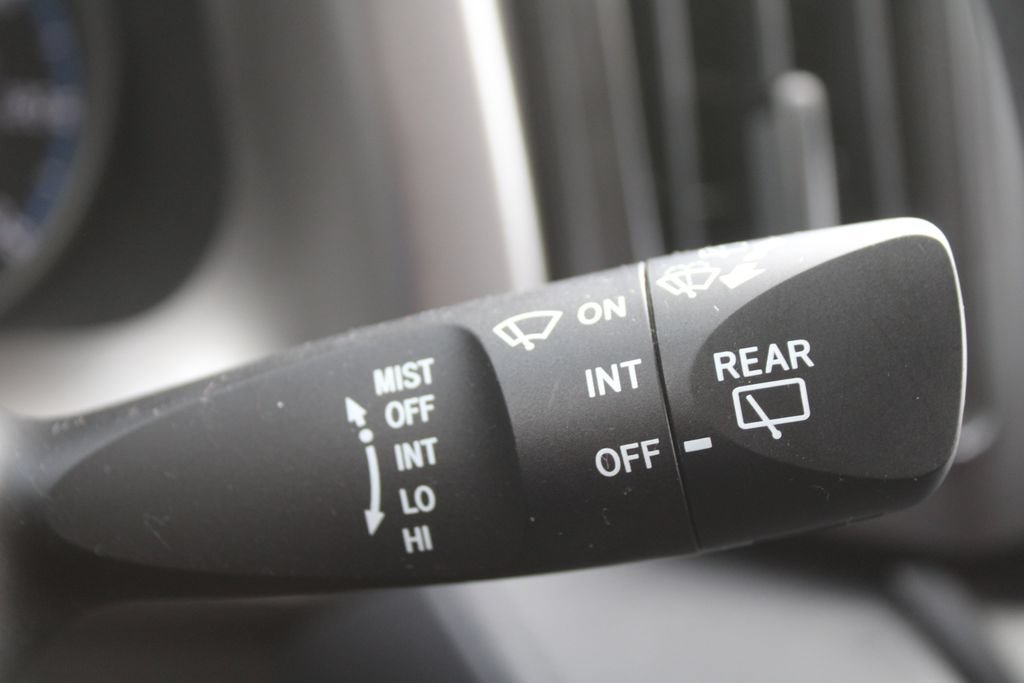 Used 2018 Toyota RAV4 LE FWD image 32