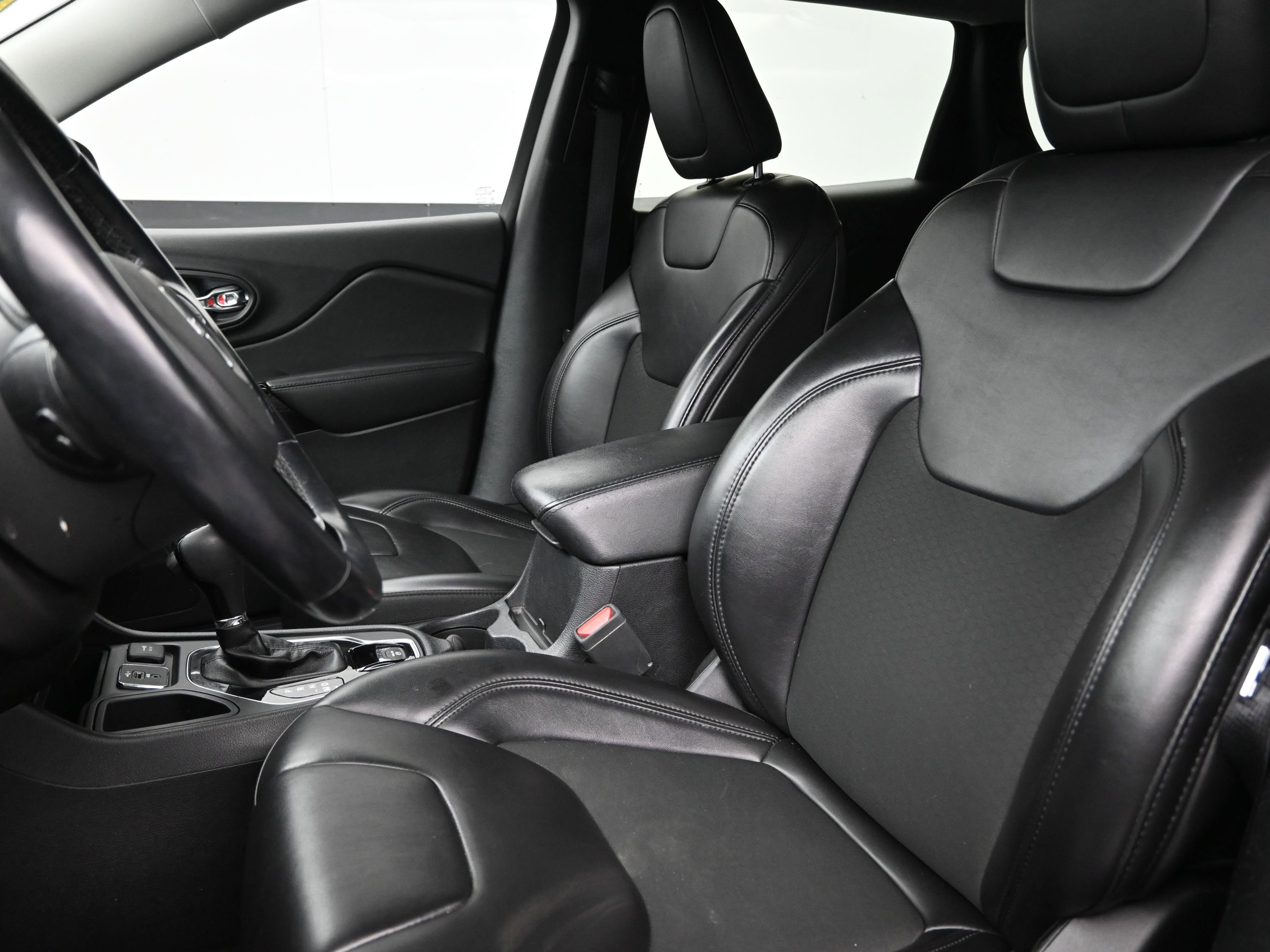 Used 2020 Jeep Cherokee Latitude Plus image 11