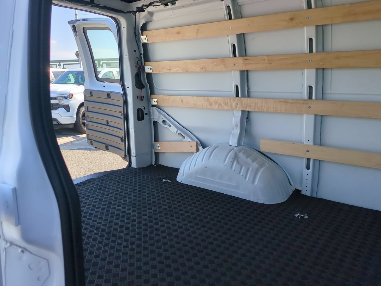 Used 2025 Chevrolet Express 2500 w/ Driver Convenience Package RWD image 22