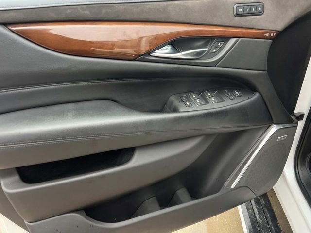 Used 2018 Cadillac Escalade ESV Premium Luxury image 18