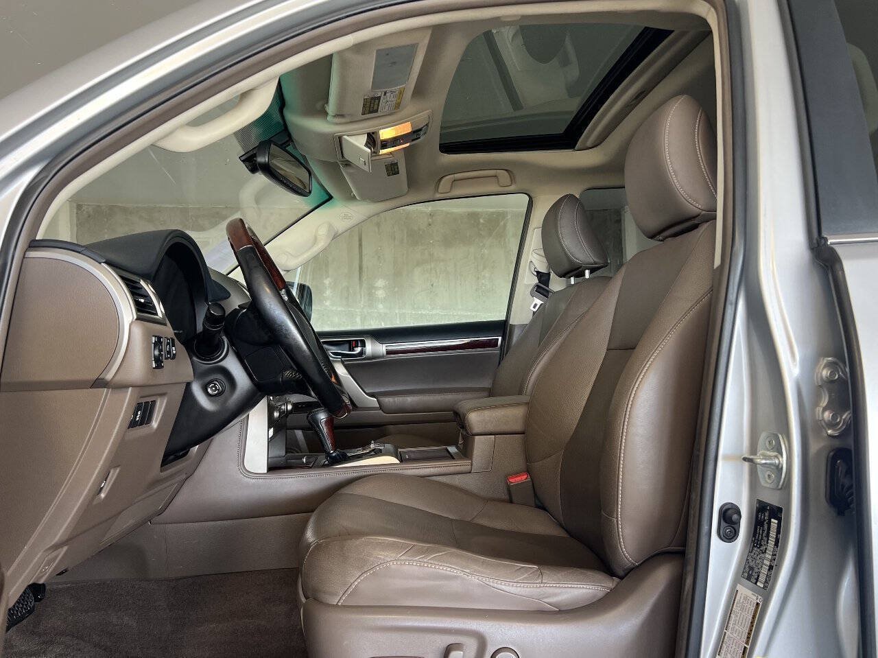 Used 2018 Lexus GX 460 Premium w/ Premium Package AWD/4WD image 16