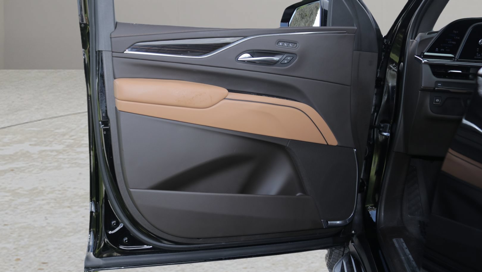 Certified 2023 Cadillac Escalade Premium Luxury RWD image 10