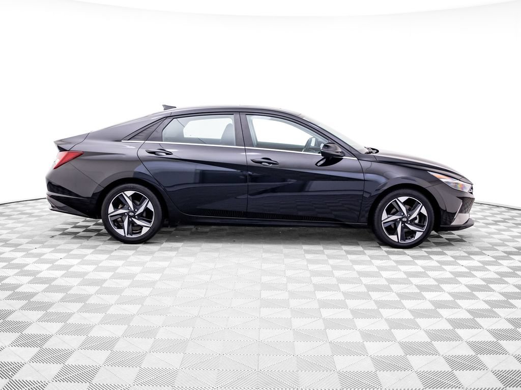 Used 2023 Hyundai Elantra Limited w/ Cargo Package FWD image 8