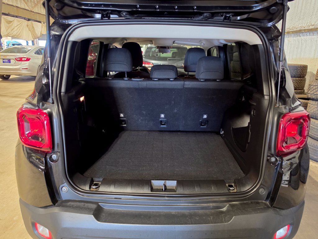 Used 2020 Jeep Renegade Latitude FWD image 8
