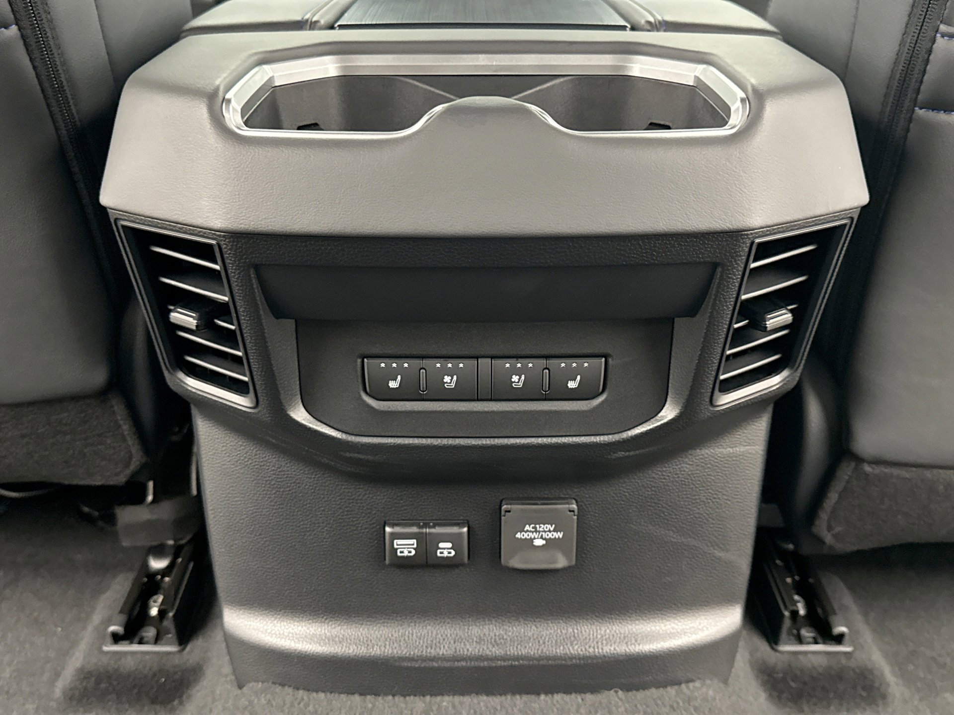Used 2025 Toyota Tundra Platinum AWD/4WD image 21