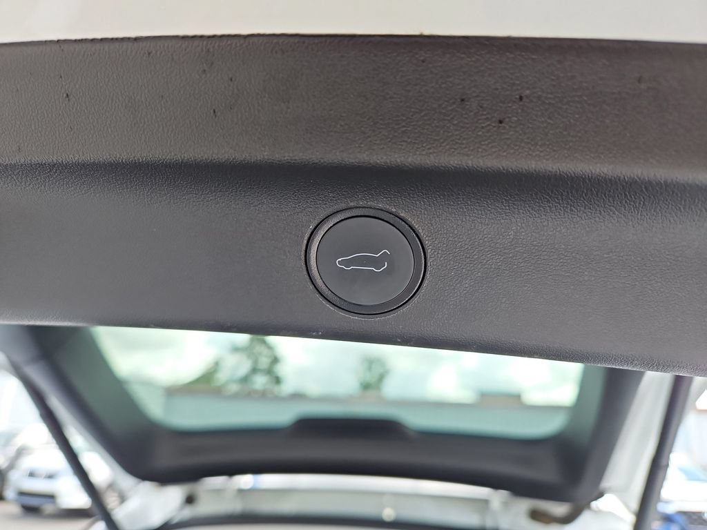 Used 2021 Tesla Model Y Long Range AWD/4WD image 29